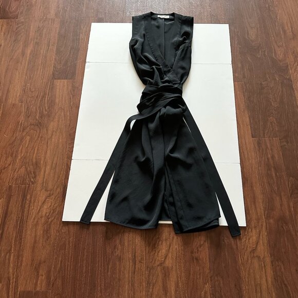 Everlane black wrap dress - Picture 2 of 4
